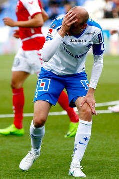 Norrköpings Andreas Johansson grinar illa