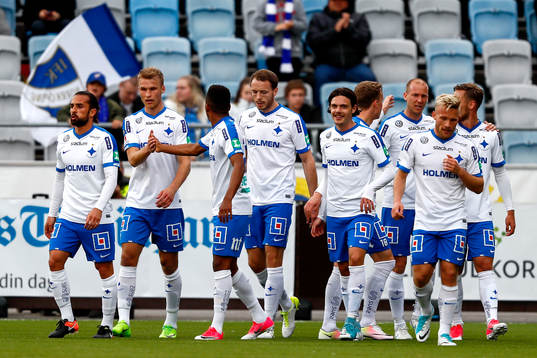 Norrköpings Jon Gudni Fjoluson jublar med lagkamrater