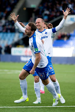 Norrköpings Jon Gudni Fjoluson och Andreas Johansson jublar