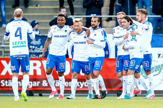 Norrköpings Nicklas Bärkroth jublar med lagkamrater