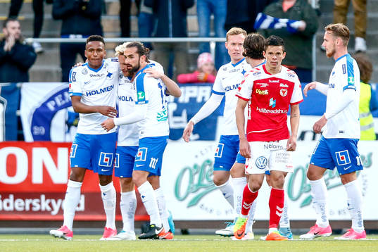 Norrköpings Nicklas Bärkroth jublar med lagkamrater