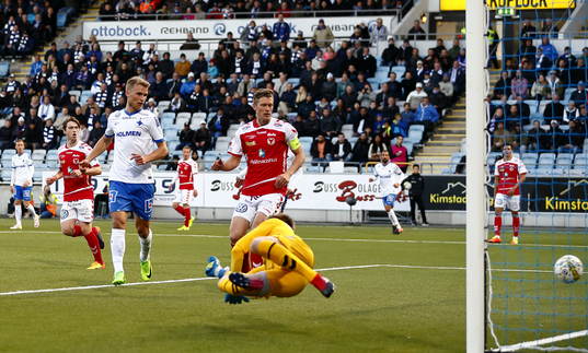 Mål 2-0 av Norrköpings Nicklas Bärkroth (utanför bild)