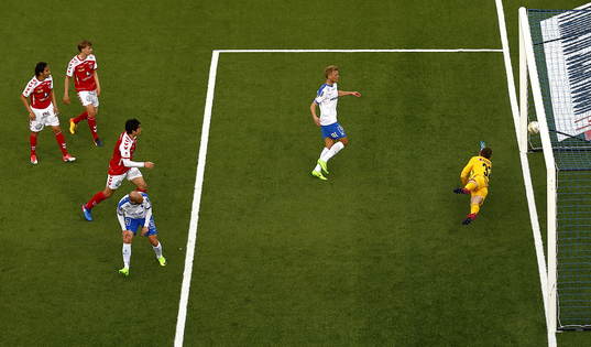 Mål 1-0 av Norrköpings Jón Gudni Fjóluson (utanför