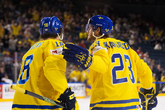 Sveriges Dennis Everberg och Oliver Ekman Larsson jublar