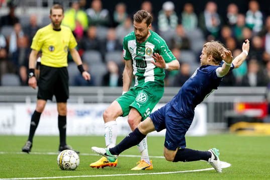 Hammarbys Arnór Smárason och Malmö FFs Oscar Lewicki
