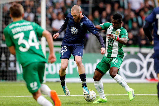 Malmö FFs Jo Inge Berget och Hammarbys Joseph Aidoo