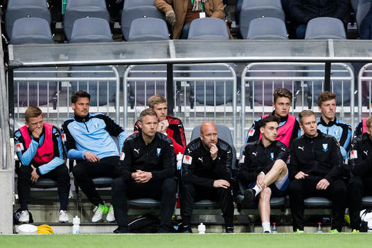 Malmö FFs avbytarbänk med bla  Anders Christiansen,