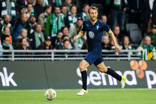 Malmö FFs Magnus Wolff Eikrem med bollen
