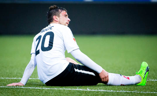 Örebros Filip Rogic deppar