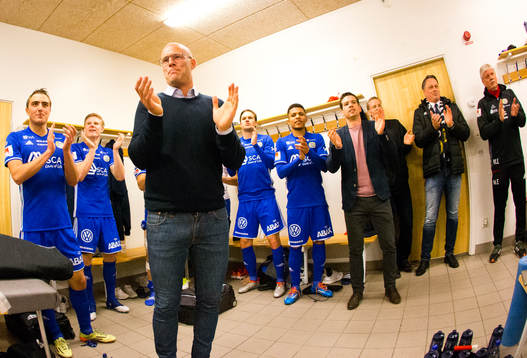 Sundsvalls tränare Joel Cedergren jublar i