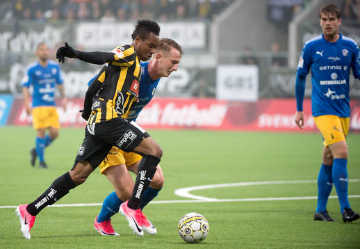 Häckens Nasiru Mohammed och Halmstads Andreas Bengtsson