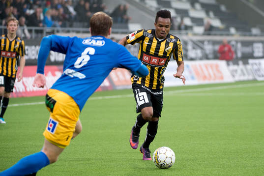 Halmstads Marcus Mathisen och Häckens Nasiru Mohammed