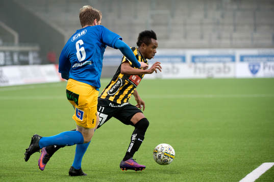 Halmstads Marcus Mathisen och Häckens Nasiru Mohammed