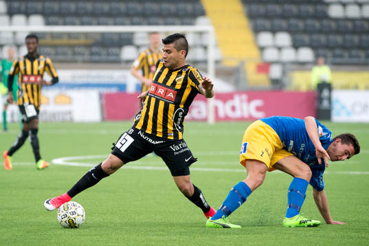 Häckens Paulinho och Halmstads Adnan Kojic