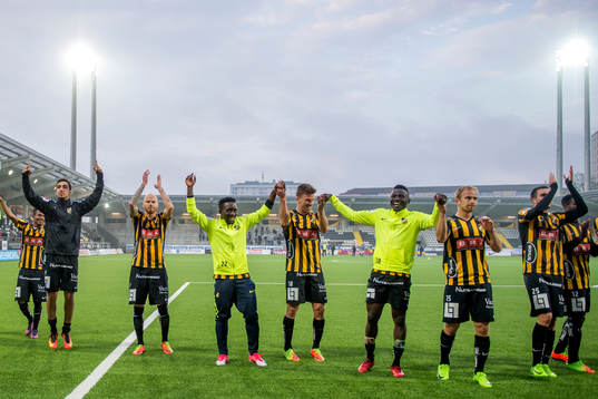 Häckens spelare tackar publiken