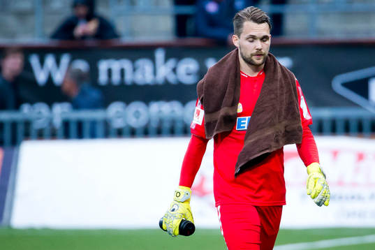 Örebros målvakt Oscar Jansson deppar
