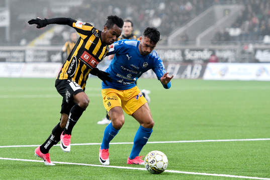Häckens Nasiru Mohammed och Halmstads Sead Haksabanovic