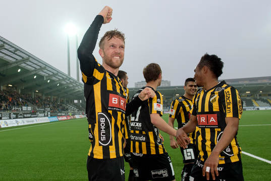 Häckens Rasmus Lindgren jublar
