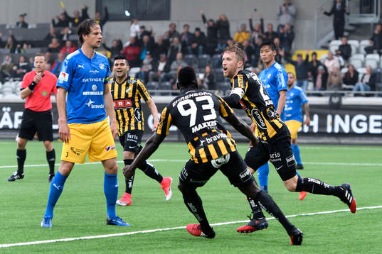 Häckens Rasmus Lindgren jublar