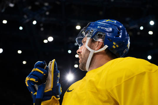 Joel Lundqvist på Sveriges ishockeylandslags träning