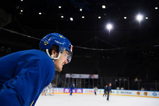 Dennis Everberg på Sveriges ishockeylandslags träning