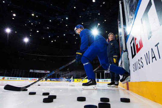 Victor Hedman på Sveriges ishockeylandslags träning