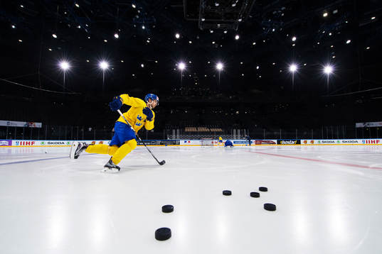 Marcus Krüger på Sveriges ishockeylandslags träning