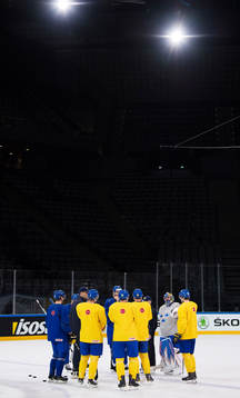 Spelare är samlade på Sveriges ishockeylandslags träning