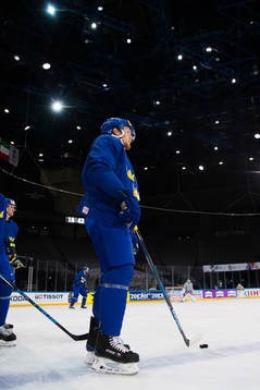 Gabriel Landeskog på Sveriges ishockeylandslags träning