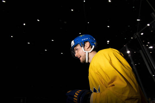 Marcus Krüger lämnar Sveriges ishockeylandslags träning