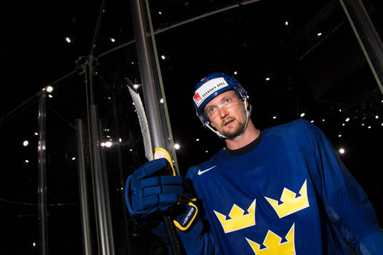Anton Strålman lämnar Sveriges ishockeylandslags träning
