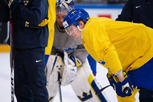 John Klingberg på Sveriges ishockeylandslags träning