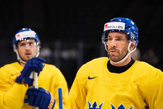 Joel Lundqvist på Sveriges ishockeylandslags träning