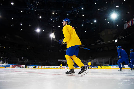 Oliver Ekman Larsson på Sveriges ishockeylandslags träning