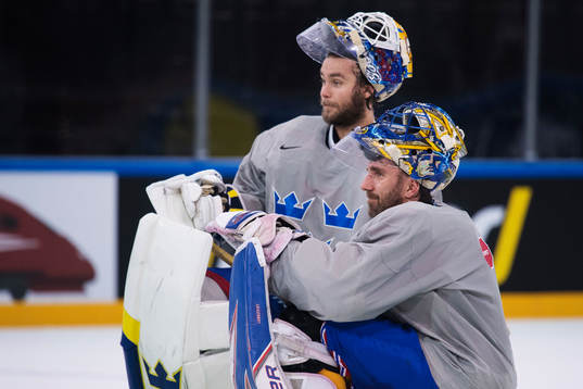 Målvakterna Eddie Läck och Henrik Lundqvist på Sveriges