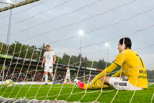 GAIS målvakt Damir Mehic deppar