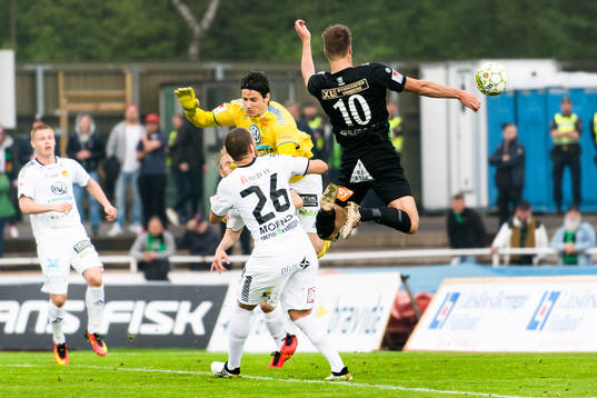 Varbergs Gabriel Altemark-Vanneryr nickar in 1-1 och jublar