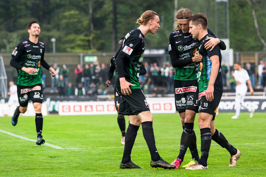 Varbergs spelare jublar