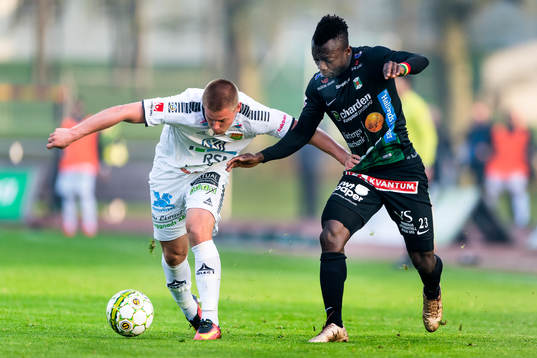 GAIS Alexander Leksell och Varbergs Thomas Boakye
