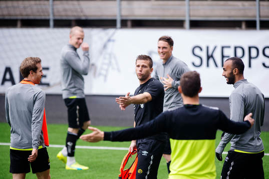 Anders Svensson gestikulerar