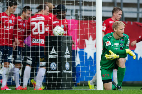 Falkenbergs målvakt Hampus Nilsson deppar