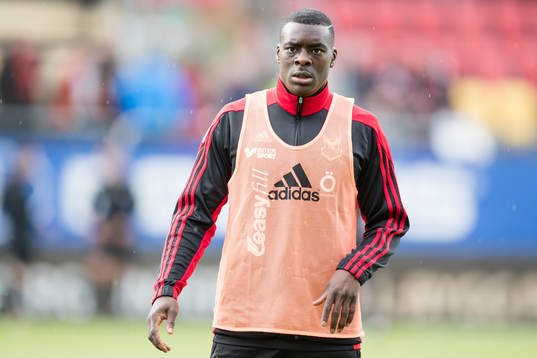 Östersunds Ken Sema värmer upp