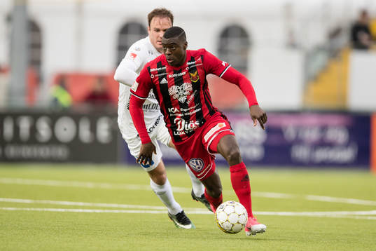 Östersunds Ken Sema mot Sirius Karl Larson
