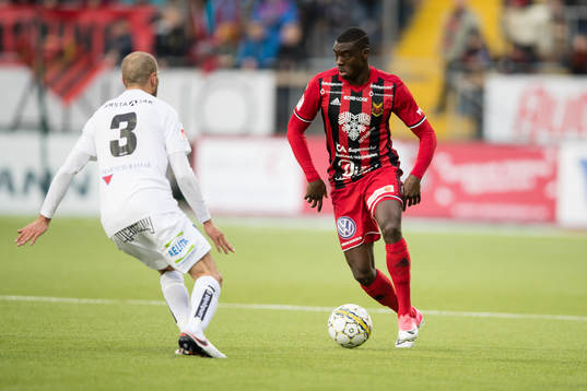 Östersunds Ken Sema mot Sirius Karl Larson