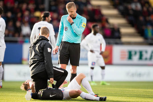 Sirius Christer Gustafsson skadar sig