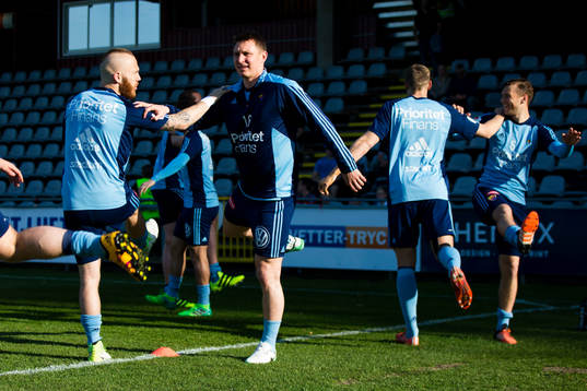 Djurgårdens Kim Källström värmer upp