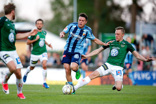 Djurgårdens Kerim Mrabti och Jönköpings Joakim Karlsson