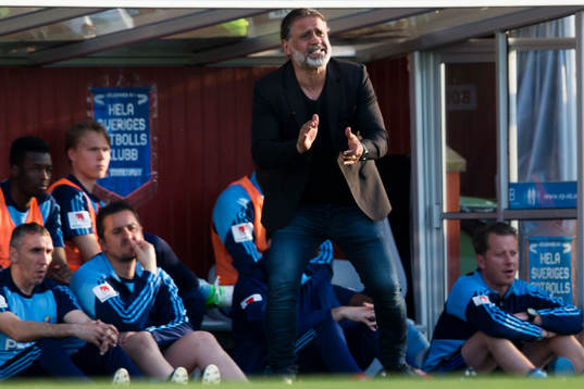 Djurgårdens tränare Özcan Melkemichel