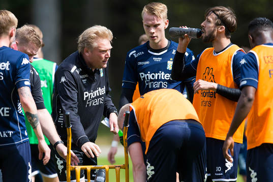 Tränare Jörgen Lennartsson och Mattias Bjärsmyr