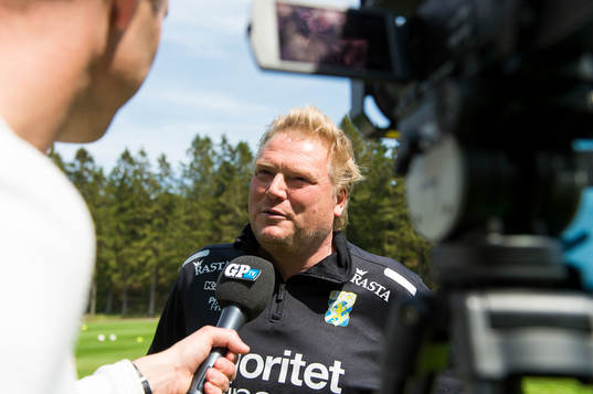 angående